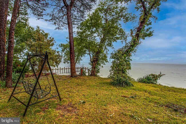 Building Photo - 43840 Bardmore Way