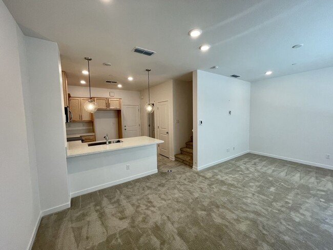 Building Photo - 5301 E Commerce Way