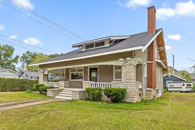 Building Photo - 5 Bed, 2.5 Bath Home in Ferger Place - His...