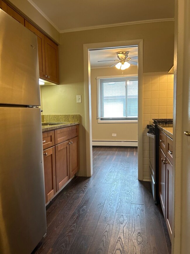 Building Photo - 6049 W 64th Pl