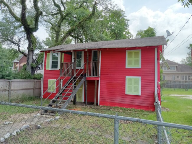 Front - 104 N Olive St