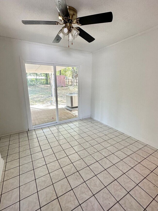 Building Photo - 148 Salvadore Drive Crestview, FL 32536
