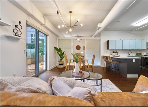 Building Photo - 645 W 9th St