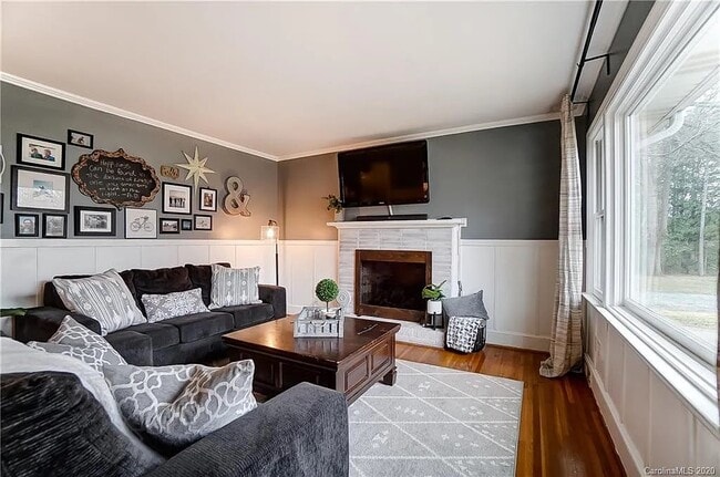 Foto del edificio - 10700 Forest Dr