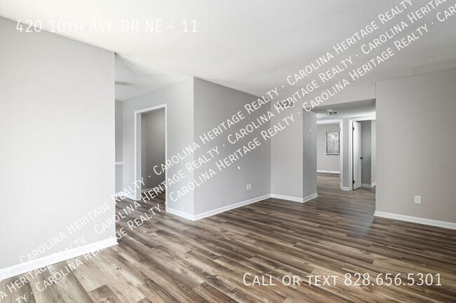 Building Photo - 420 10th Ave Dr NE