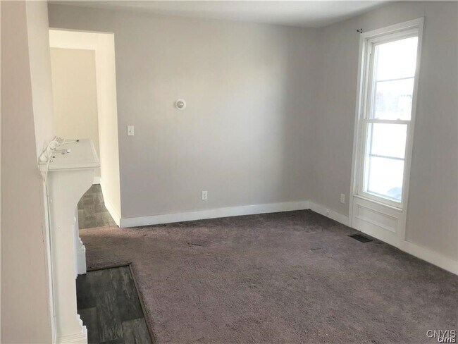Building Photo - 616 Bronson Apt1 St