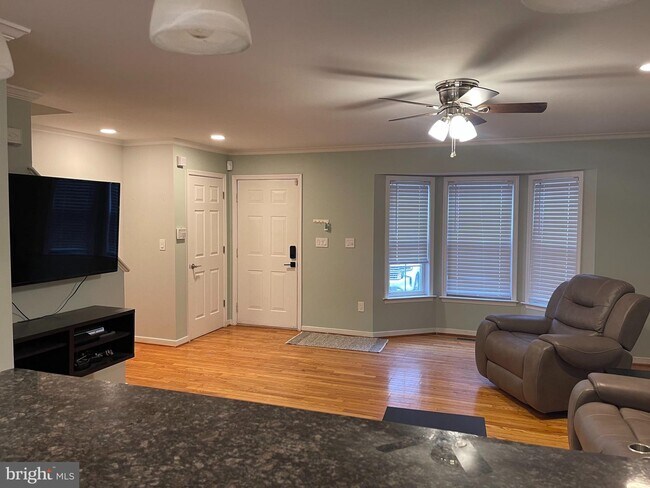 Foto del edificio - 400 Munsons Hill Ct