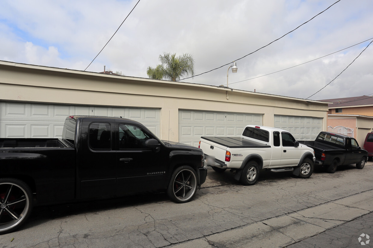 Foto del edificio - 12404-12416 Breezewood Dr