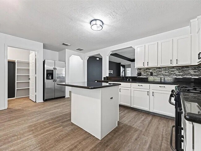 Foto del edificio - 24019 Kingbriar Dr