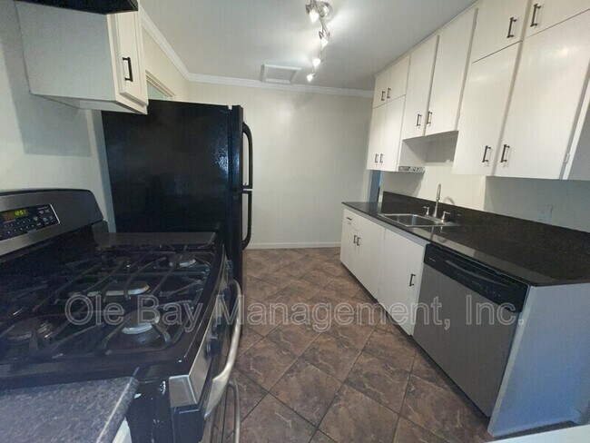 Foto del edificio - 64 Hathaway Rd W
