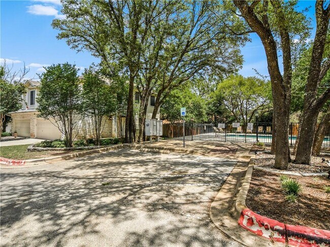 Foto del edificio - 4508 Duval Rd