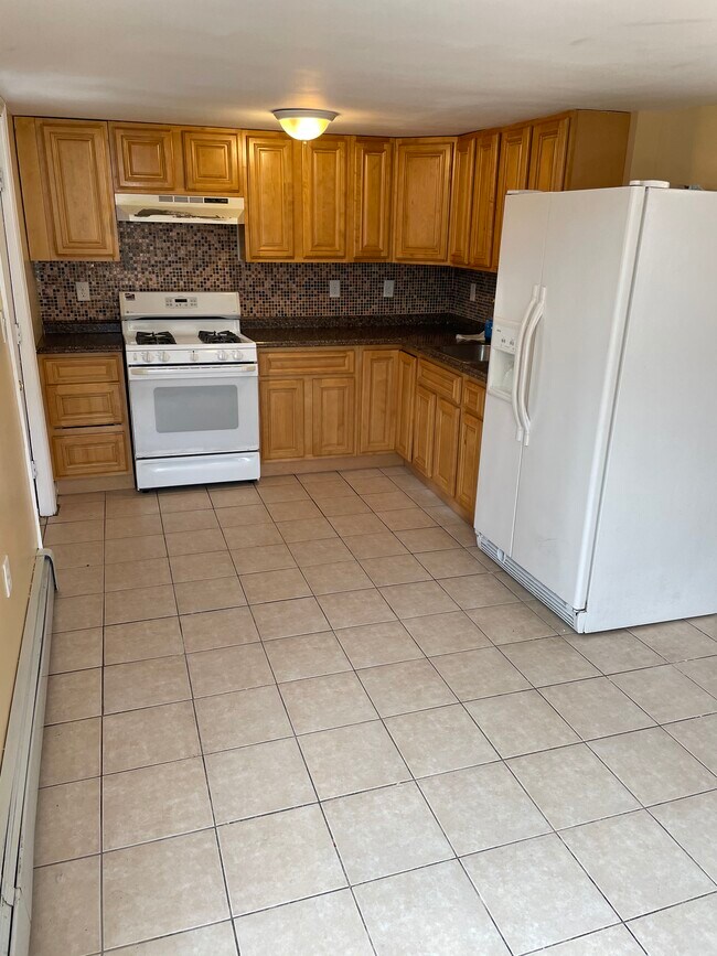 Building Photo - 135 Duer St