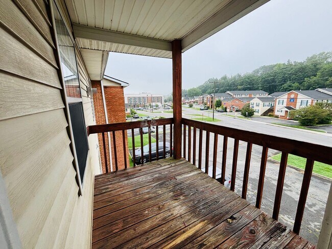Building Photo - 2 Bedroom, 1 Bath
