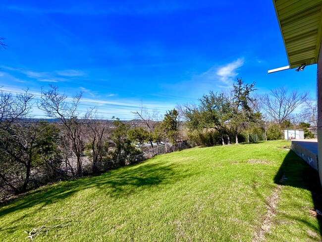Building Photo - 4900 Beverly Skyline 78731 | 3 Bed 2 Bath ...