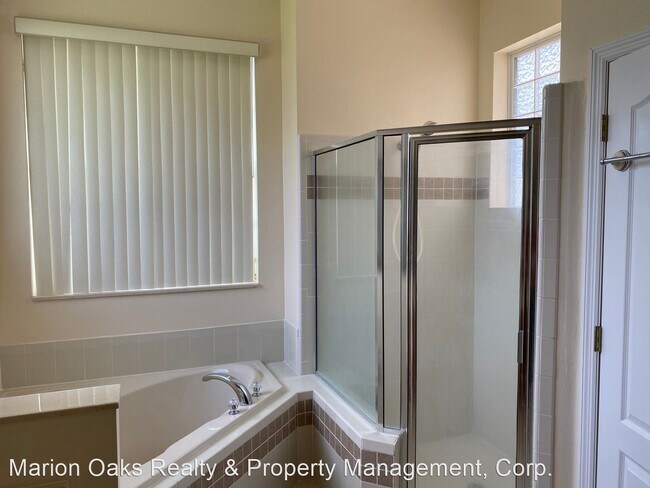 Foto del edificio - 7 br, 3.5 bath House - 12934 Colonnade Circle