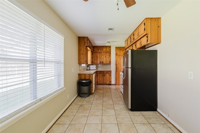 Building Photo - 5210 De Lange Ln
