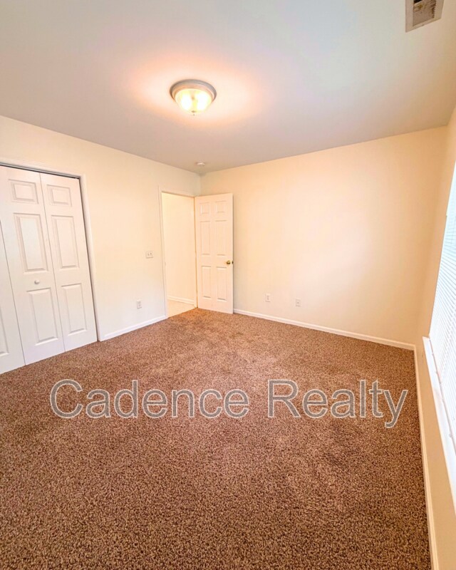 Foto del edificio - 223 Charter Dr