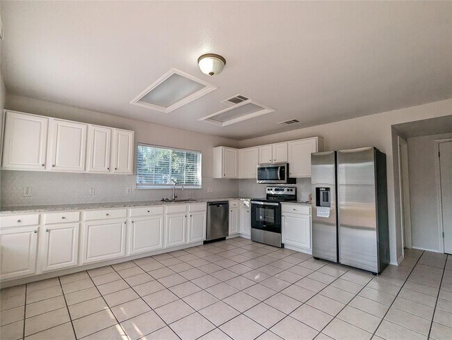 Building Photo - 2406 Ayes Ct
