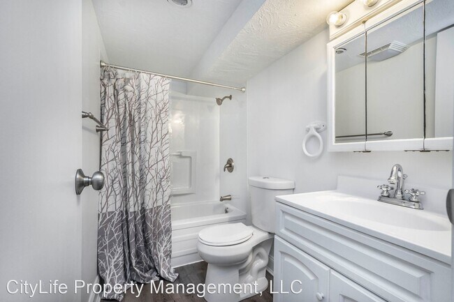 Building Photo - 4 br, 2 bath House - 4004 Willow Avenue