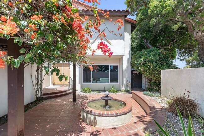 Foto del edificio - Stunning 5-Bed, 4-Bath Fully Furnished Hom...