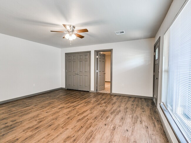 Foto del edificio - 2416 NW 42nd St