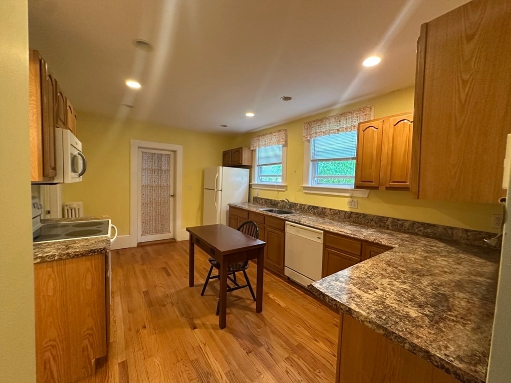 Foto principal - 24 Hillside Ave