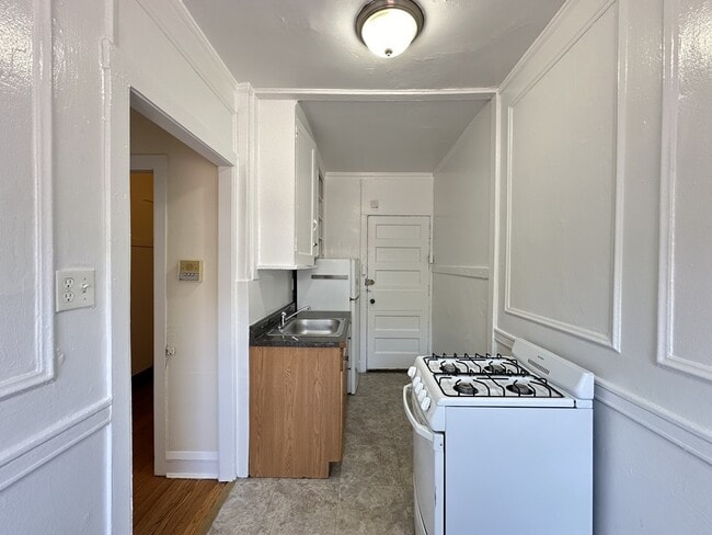 Building Photo - 3312 W Schubert Ave