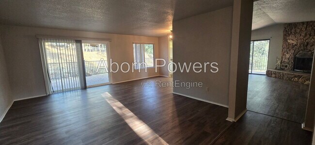 Foto del edificio - 3174 Shawnee Ct