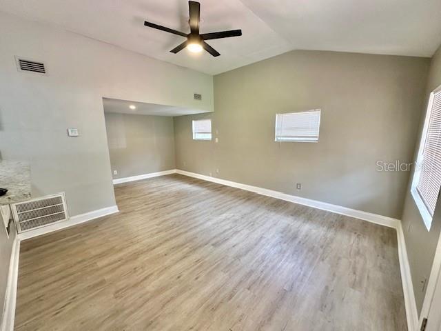 Foto del edificio - 7803 Rose Ave