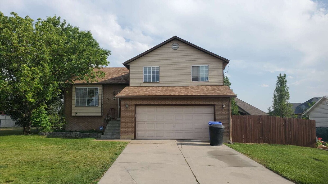 Primary Photo - Charming 4-Bedroom West Point Retreat with...