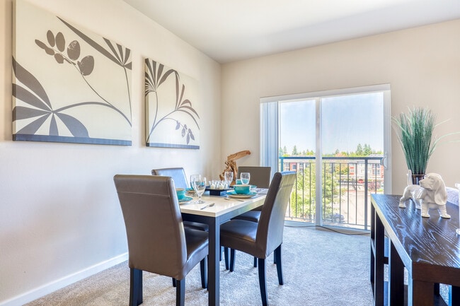 Building Photo - Trax at DuPont Station