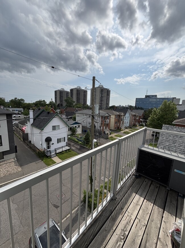Building Photo - 213 Gladu St