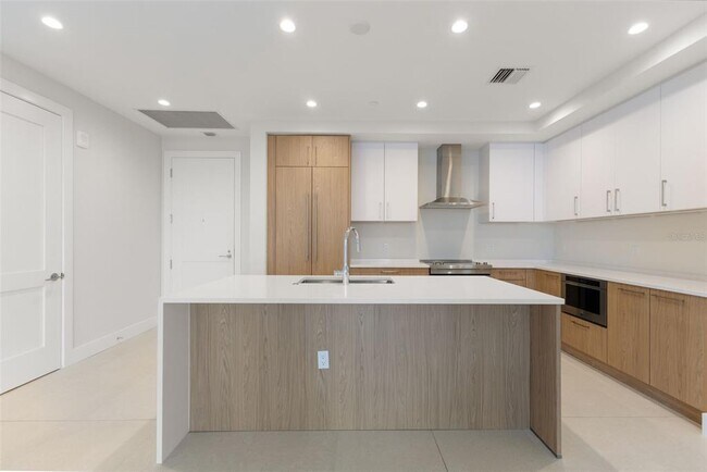 Building Photo - 275 1st Ave S