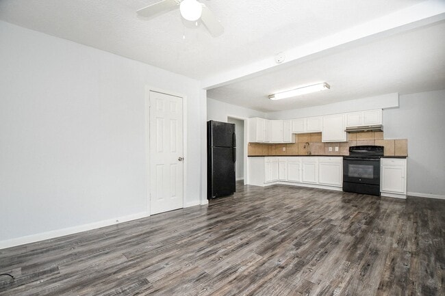 Building Photo - 941 Lucky St