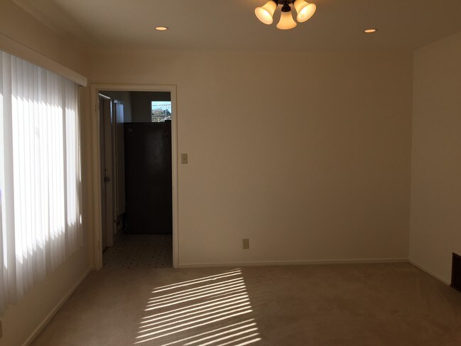 Building Photo - 33 Belmont Dr
