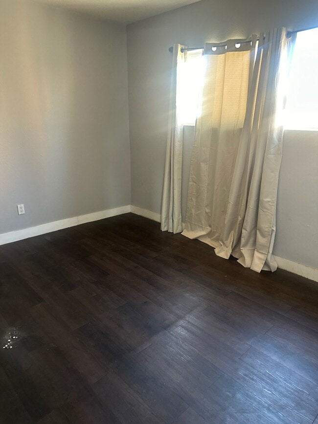 Foto del edificio - 14813 S Lime Ave