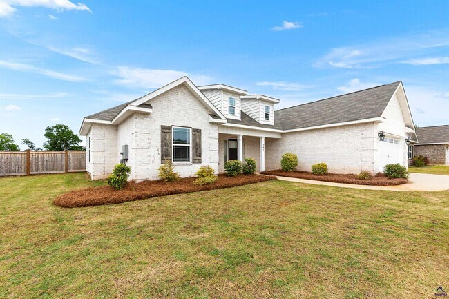 Building Photo - 241 Overton Dr