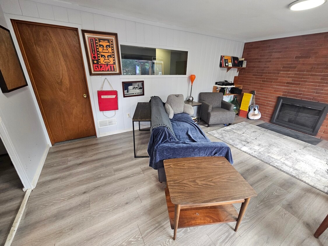 Foto principal - 8833 22nd Ave SW