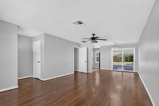 Building Photo - 1409 Wycliffe Dr