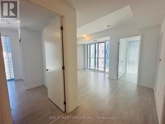 Photo du bâtiment - 400 King St W
