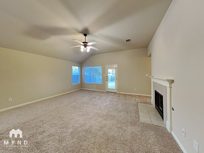 Foto del edificio - 3909 Bandice Ln