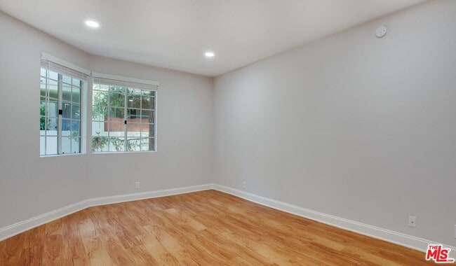 Building Photo - 1420 Peerless Pl