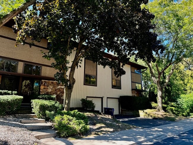 Building Photo - 223 Skokie Blvd