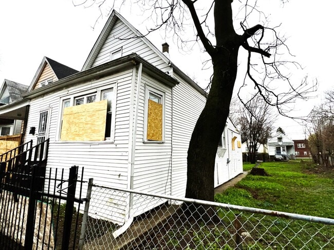 Building Photo - 6755 S Throop St