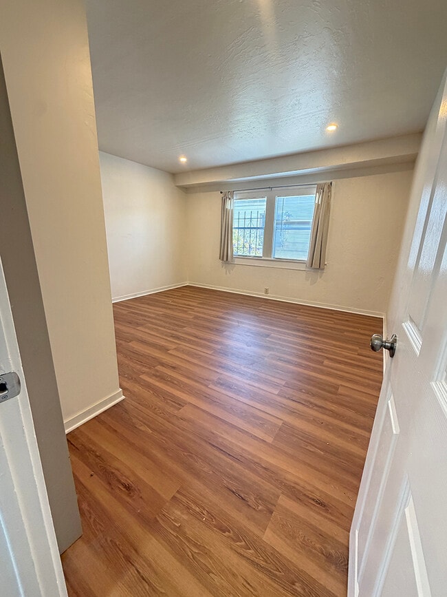 Building Photo - 2539 Grande Vista Ave