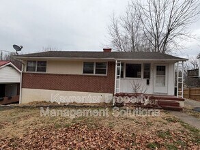 Building Photo - 221 River Rd