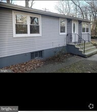 Building Photo - 67 Syringa St