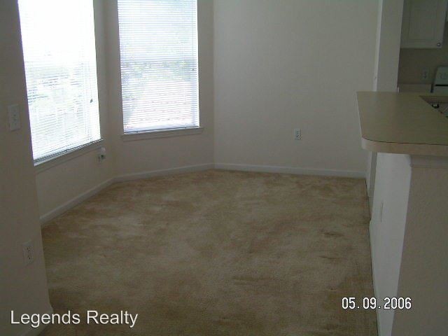 Building Photo - 822 Arbor Lakes Cir