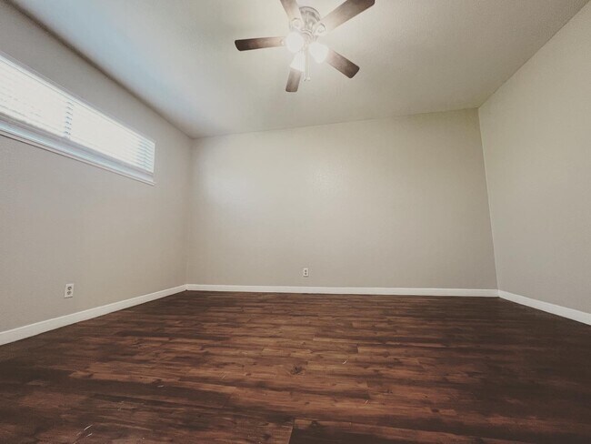 Building Photo - 455 Eldon Dr