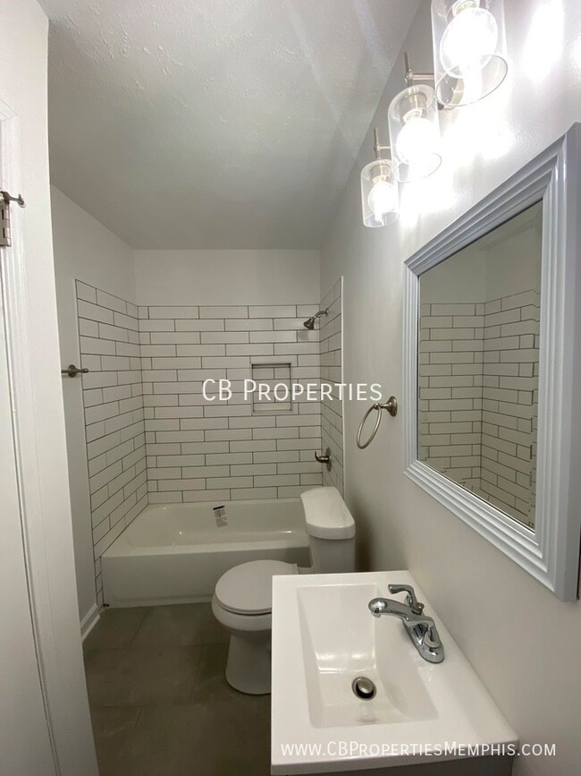 Building Photo - 3611 Suzanne Dr